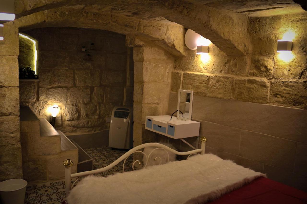 フロリアーナMalta'S Naughtiest Cabaretアパートメント エクステリア 写真
